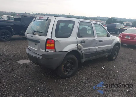 2005 Ford Escape Xls z USA, uszkodzony, nr VIN 1FMYU02ZX5DA09092